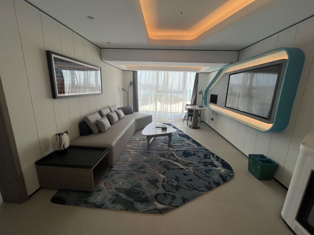 one-bedroom sea view suite
