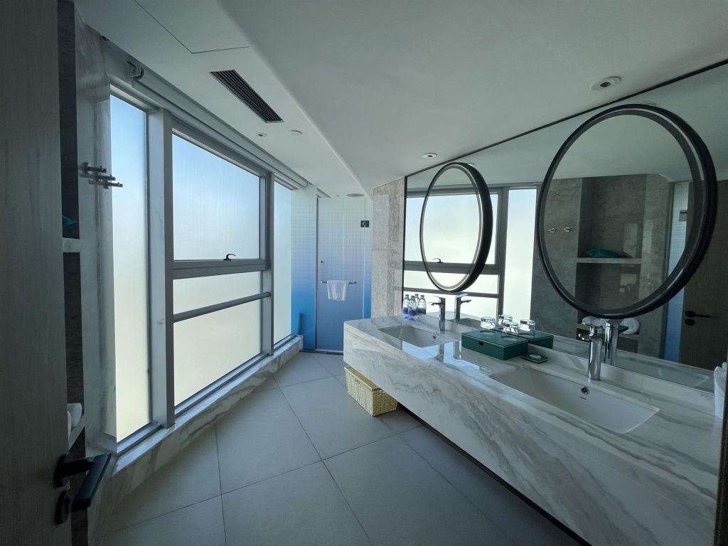 one-bedroom sea view suite