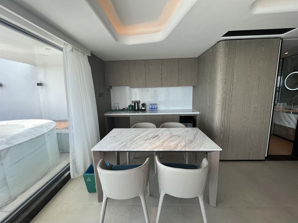 deluxe ocean view open suite imax