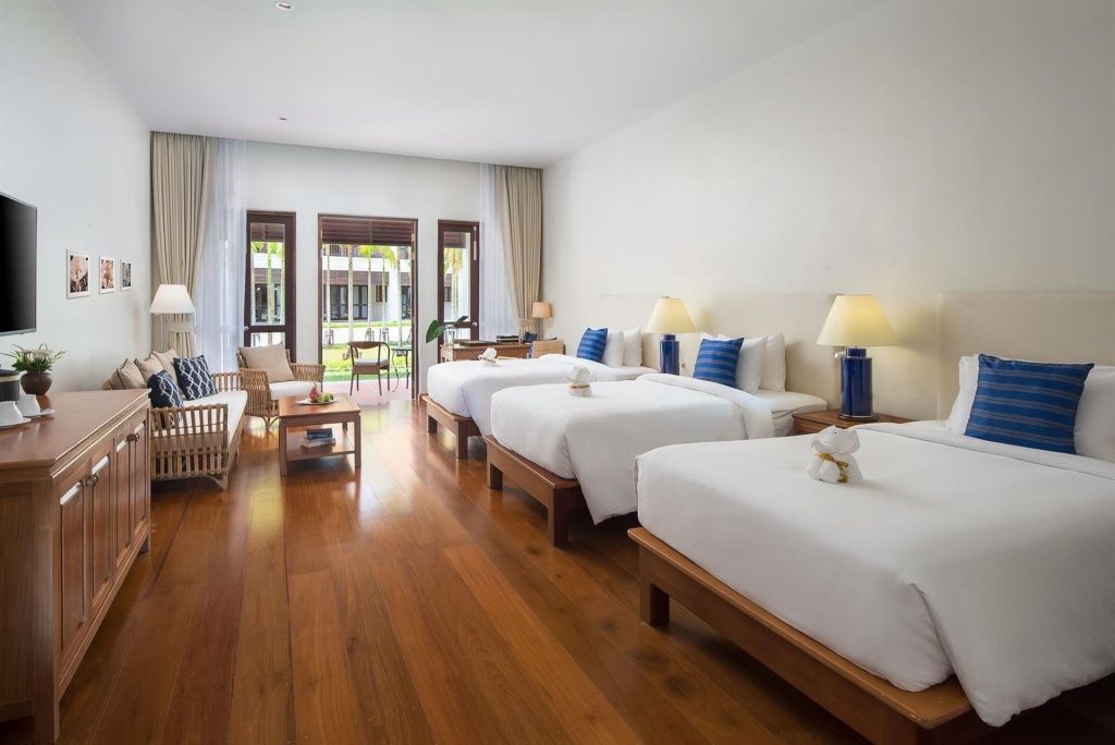 номер для троих