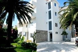 VILLA LAZOVIC