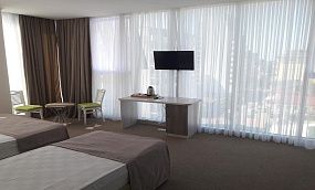 Green Glass Hotel 4* - Изображение 1