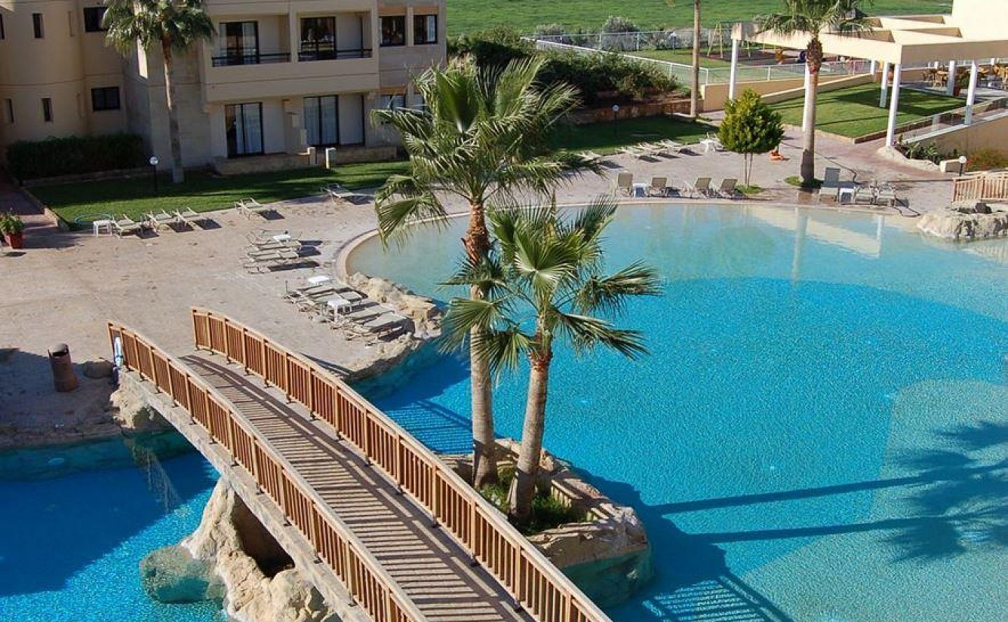 Coral bay hotels. Panareti Coral Bay Hotel. Корал Бэй Кипр. Coral Bay Paphos. Коралловый залив Кипр.