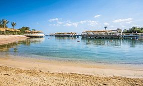 Песчаный вход в море